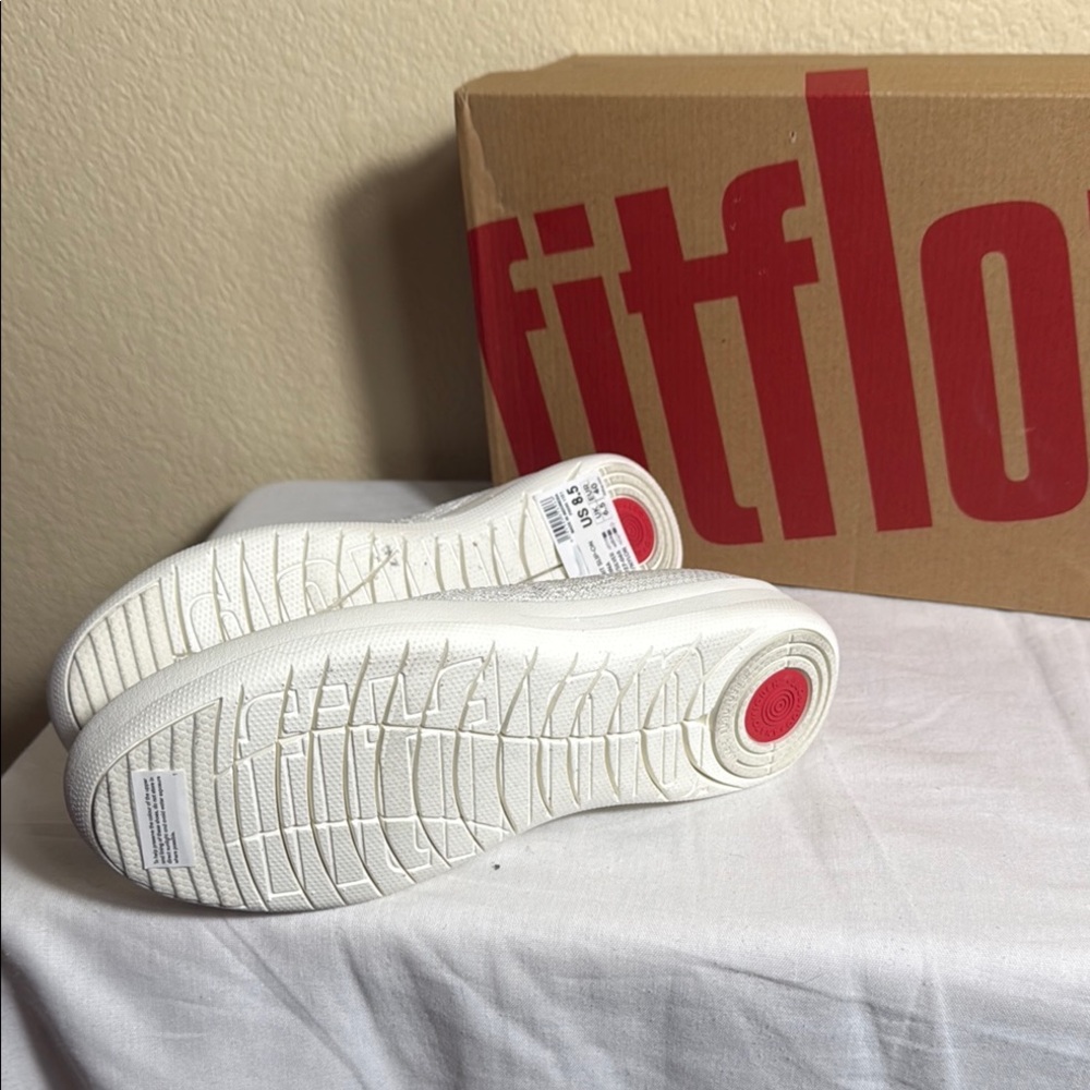 FitFlop White Sneakers Lightweight Knit slip ons - Picture 3 of 3